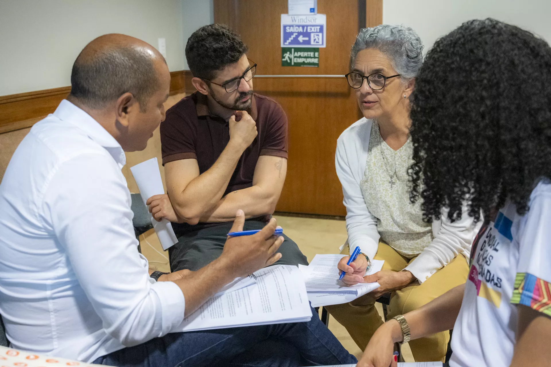 Lideranças reunidas durante reunião do Comitê Consultivo Comunitário da DNDi