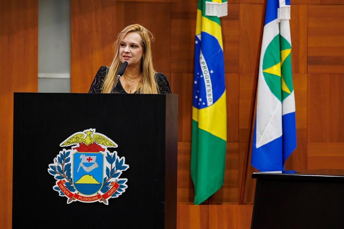 Valéria Nogueira, secretária municipal de Saúde de Várzea Grande, durante atividade pública