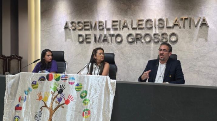 Participantes do fórum durante debate sobre participação e controle social