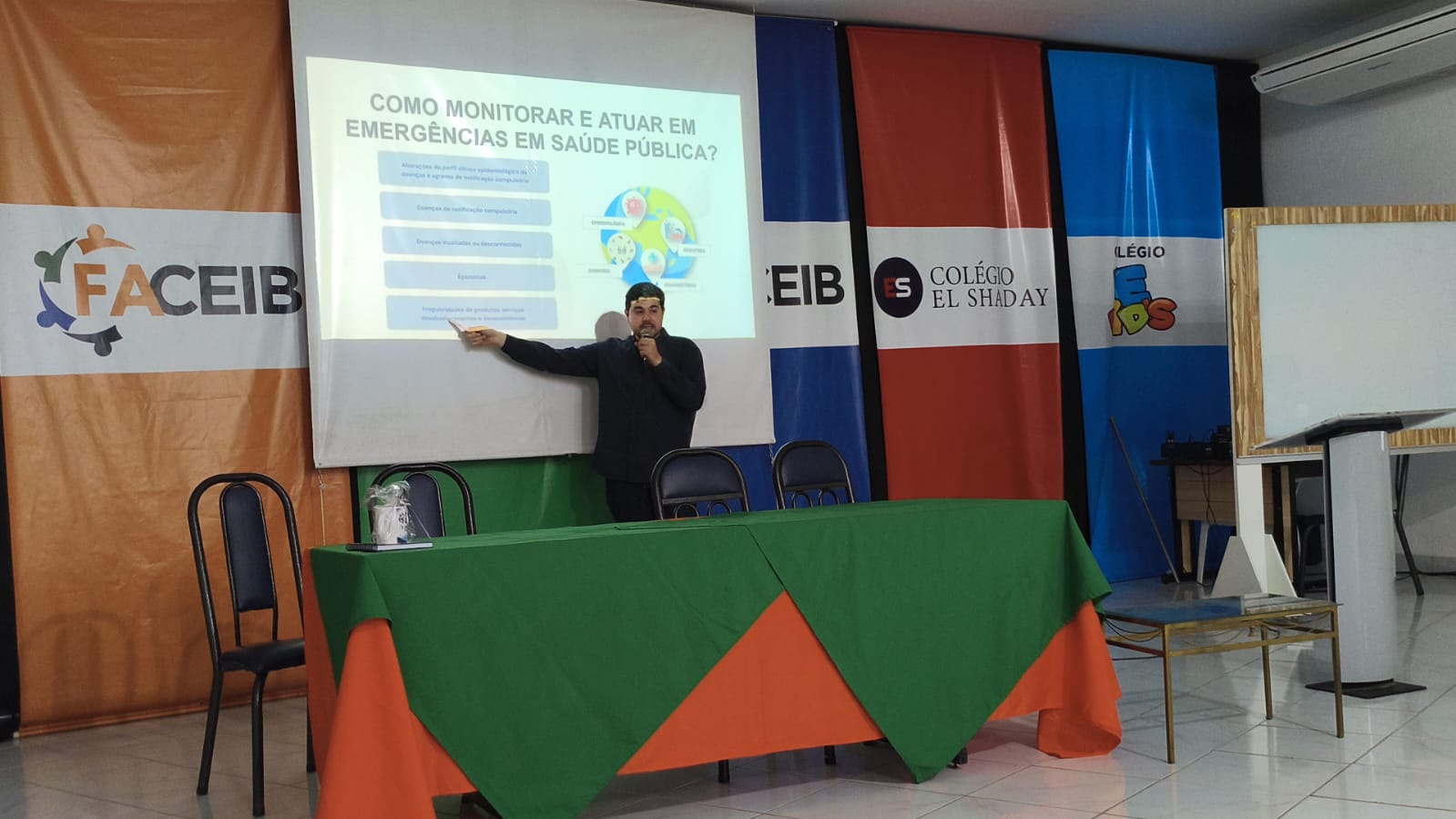 Plenária da 16ª Conferência Municipal de Saúde de Várzea Grande no auditório do Uniceib