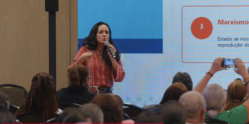 Mesa 1 do 2º dia do 11º Fórum, sobre transformação de demandas sociais em políticas públicas