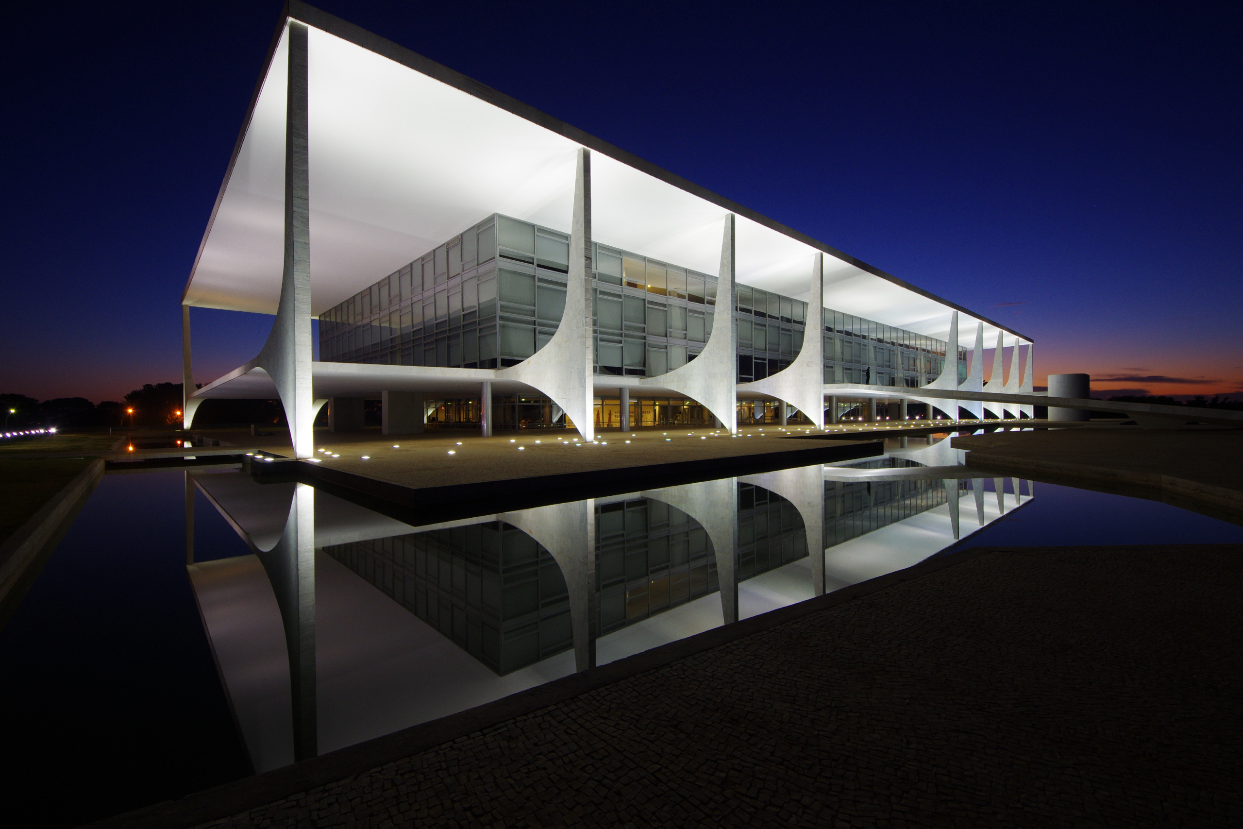 Cerimônia de sanção de lei no Palácio do Planalto com autoridades da área da saúde
