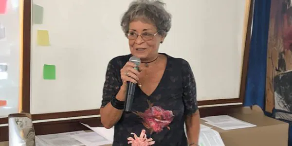 Eloan Pinheiro durante produção de antirretrovirais em Farmanguinhos na década de 1990