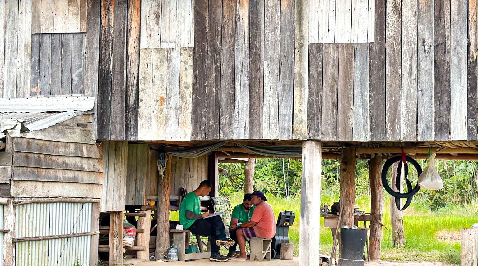 Assentamento rural em Cruzeiro do Sul, no Vale do Juruá, Acre, com área desmatada ao lado de remanescente de floresta amazônica