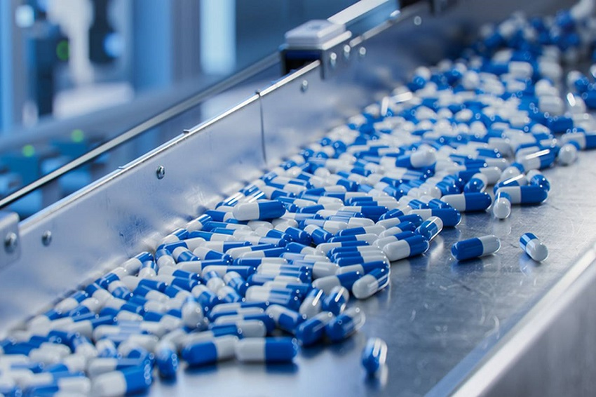 Linha de produção de comprimidos em laboratório farmacêutico público brasileiro